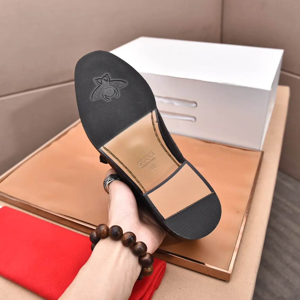 Men's shoes 💰560 (high-end, all cowhide) GUCCI high-end formal leather shoes, original imported fabrics from Italy, cowhide lining, original hardware. I believe you will be struck by it from the first moment you see it. The avant-garde atmosphere can no longer fully interpret its elegance. AAA grade rubber outsole, super comfortable. Original counter last, ensuring its original version and quality. The simple upper ensures its comfort and breathability. A pair of truly good shoes has its own unique soul, famous quality, regular size 38-44 (45 46 customized)